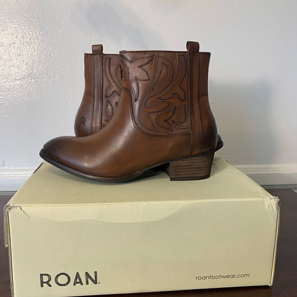 Roan Women’s western leather bootie in brown  Sz 6,5 NIB